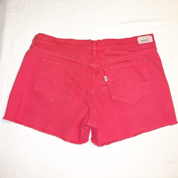 Orangish pink Levi’s shorts - Picture 2 of 7